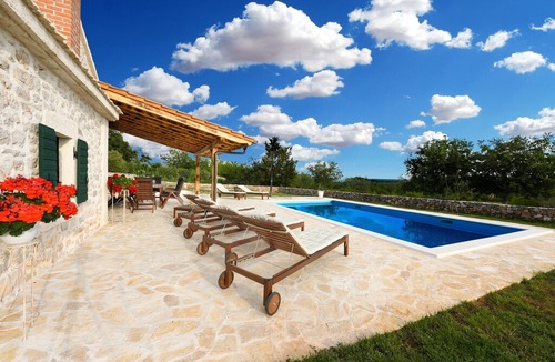 Slivnica Villa | Villa Jerolim, 3 bedroom, 2 bathroom, private pool, garden, privacy, rural