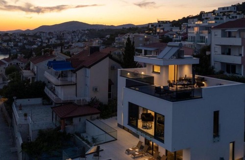 Businci House | Villa Julian mit beheiztem Pool by Interhome