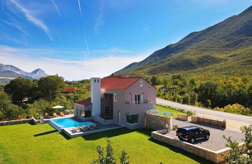 Zagvozd Villa | Villa Jure in Dalmatian Hinterland, pool, sauna, near Biokovo