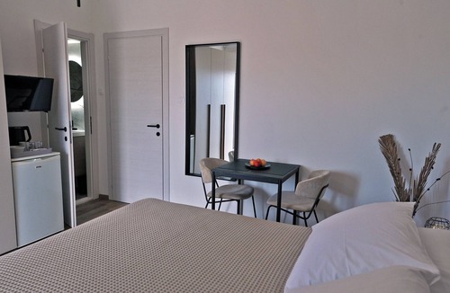 Gornji Kono House | Villa Katarina - Comfort Double Room with Terrace (Ground Floor)
