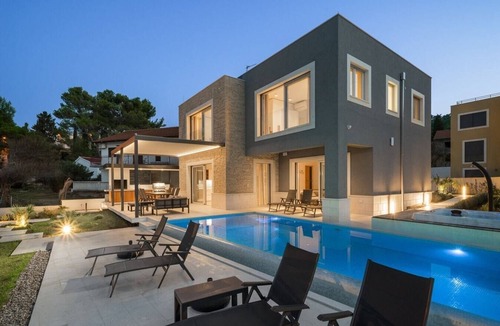 Slatine Villa | Villa Klimentina - Beachfront villa with a swimming pool