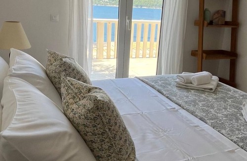 Broce House | Villa Kobas - Five Bedroom Holiday Home with Sea View