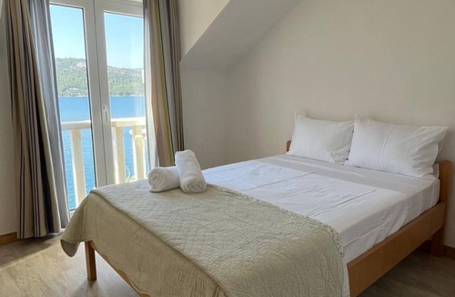 Broce House | Villa Kobas - Five Bedroom Holiday Home with Sea View