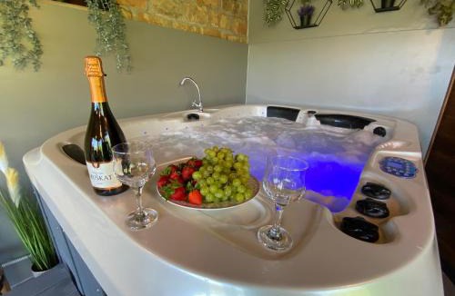 Veliko Trgovisce Villa | Villa Kontesa - Slow leaving retreat at quiet privacy near forest