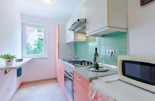 Brela Apartment | Villa Kosa - Two Bedroom Apartment with Balcony and Sea View Roko