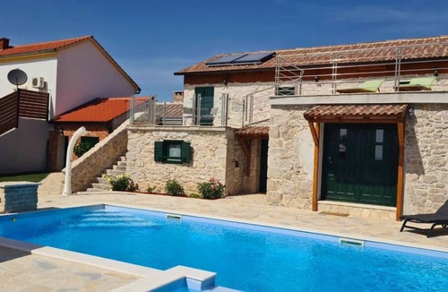 Benkovac Villa | Villa Kunta by Villas Guide