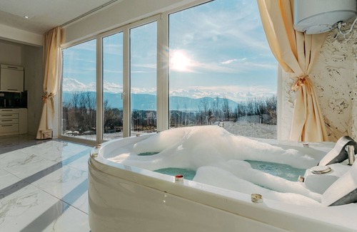 East Sarajevo Villa | Villa La Bocca with Jacuzzi Spa Pool - Luxury Villa with Jacuzzi