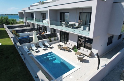 Otok Villa | Villa Lang - a Beach House Whit Rooftop Terrace