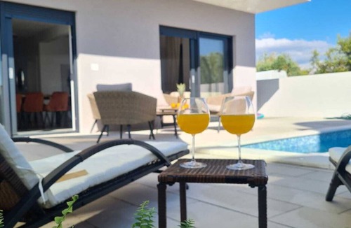 Otok Villa | Villa Lang - a Beach House Whit Rooftop Terrace