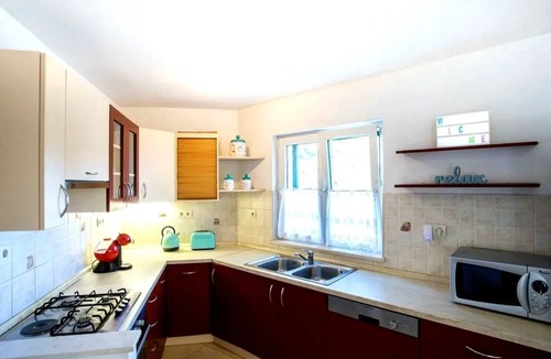 Rukavac House | Villa Lapis Vis - Treat yourself with the vacation you deserve!