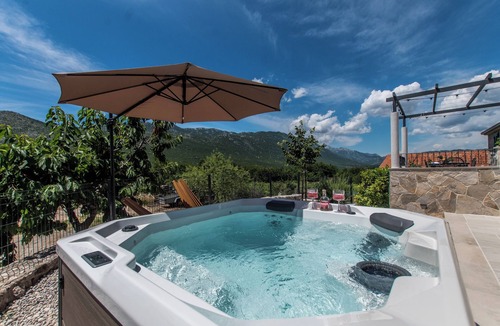 South Croatia Coast Villa | Villa Le Adria ★ Private Hot Tub ★ Free Beach Parking ★ Rare & Unique experience