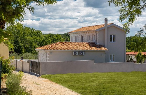 Fiorini Villa | Villa Leon for 8 people with private pool & pet friendly near Novigrad