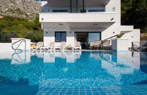 Zivogosce Villa | Villa Leona a luxury villa near Makarska, heated pool