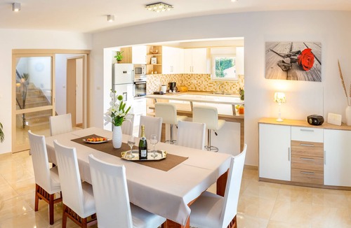 Omis Villa | Villa Leonore in Omis + Heated Pool, Fitness, PS5, sandy beach just 3min walk.