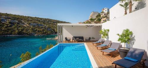 Vinisce Villa | Villa Lijub Seafront - 4 Bedroom Villa - Stunning Sea Views - Gym And Wifi