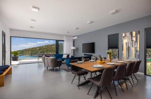 Vinisce Villa | Villa Lijub Seafront - 4 Bedroom Villa - Stunning Sea Views - Gym And Wifi