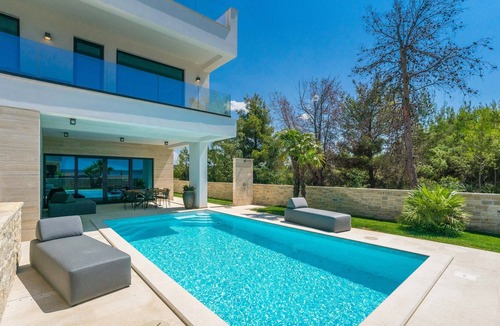 Ljubac Villa | Villa Ljubac Hillside nearby Zadar – Crovillas GmbH