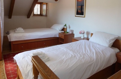 Cavtat Old Town House | Villa Louise, traditional house in old town, 5 mins walk to restaurants & beach