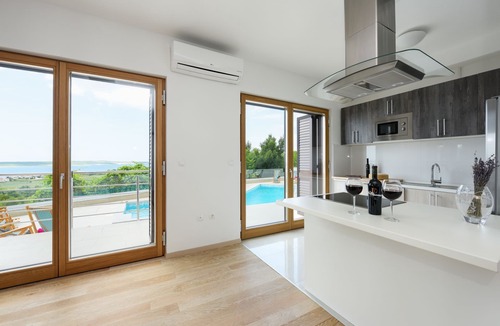 Razanac Villa | Villa Lubey, 6 bedrooms, 8 bathrooms, 13 people, private pool, stunning view