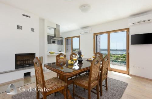 Rtina Villa | Villa Lubey