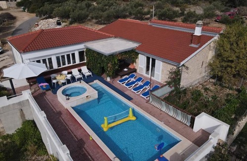 Rukavac Villa | Villa Lucia with private pool and a whirlpool