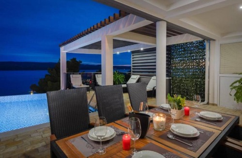 Stanici Villa | * Villa Lucic Omis * for 1-10 people with a wonderful sea view