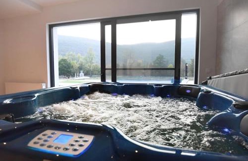 Gracac Villa | VIlla Luka - new isolated villa with heated pool, jacuzi and sauna