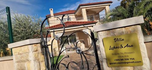 Pinezici Villa | Villa Lukas&Ana s bazenom,dječjim igralištem