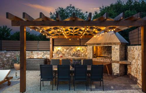 Gostinjac Villa | Villa LuLu kamena Villa s bazenom otok Krk selo Gostinjac