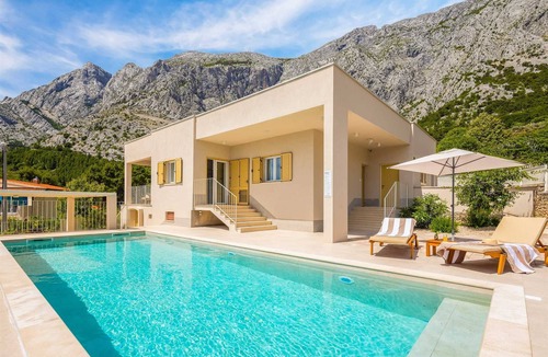 Bast Villa | Villa Lumière with Pool