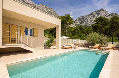 Bast Villa | Villa Lumière with Pool