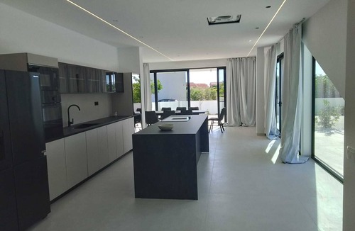 Zrce Villa | Villa Lunga Novalja, Charming 3-bedroom villa with WiFi, AC