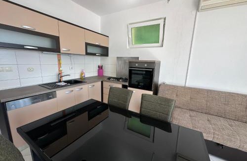 Ljubac Apartment | Villa M, Apartment for 5 Persons direct on the beach