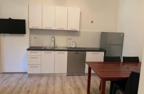Ljubac Apartment | Villa M, Apartment for 6 Persons direct seaside, ground floor