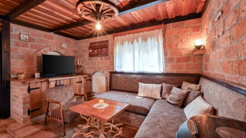 Jalzabet Villa | Villa Magic by Villas Guide