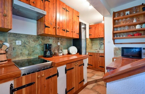 Jalzabet Villa | Villa Magic by Villas Guide