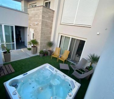 Pakostane Villa | Villa Maksan - Sea View, Jacuzzi & BBQ Garden