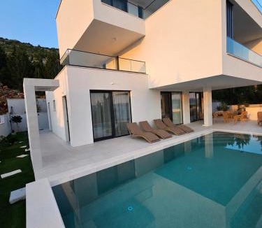 Starigrad Villa | Villa Malu with Heated Pool & Jacuzzi