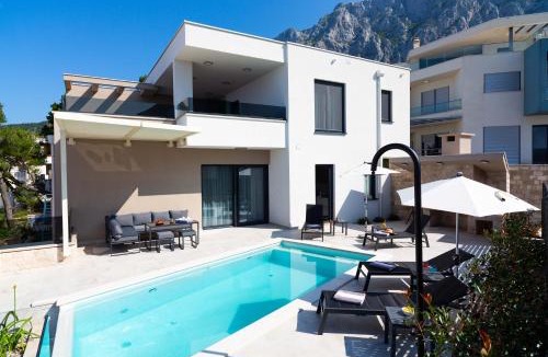 Veliko Brdo Villa | Villa Mandala