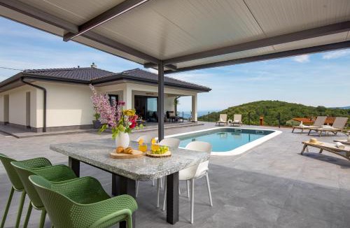 Golovik Villa | Villa Mantis