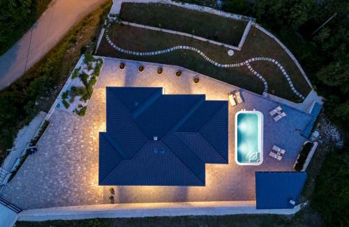 Golovik Villa | Villa Mantis