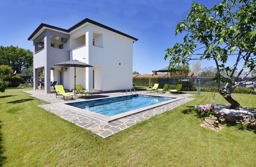 Cepljani Apartment | Villa Mares 1 with shared pool in a quiet village near Umag