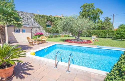 Tar House | Villa Maria