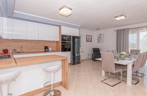 Ruzic Villa | Villa Maria with Outdoor Pool - Five Bedroom Villa with Outdoor Pool