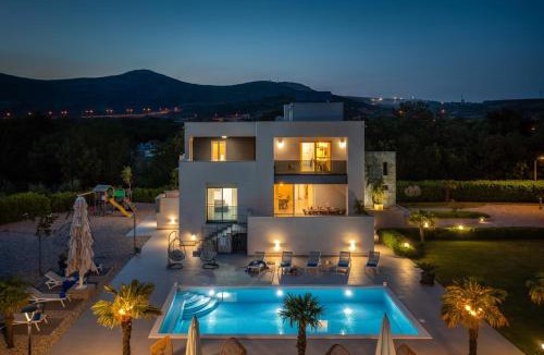 Dugopolje Villa | Villa Marijeta exclusive 5 star villa with 50sqm private pool, 6 bedrooms and playroom