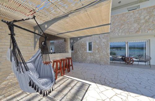 Ljubac Villa | Villa Maritime - Exklusive Strandvilla mit beheiztem Pool, Grillhütte & Meerblick bei Zadar