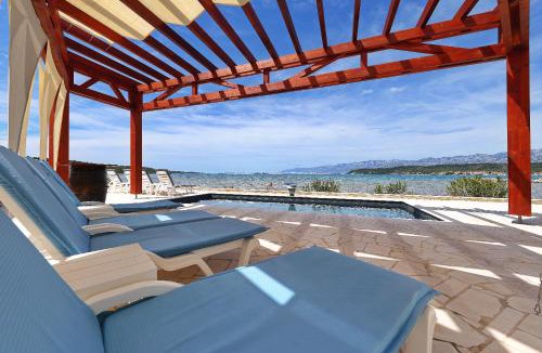 Ljubac Villa | Villa Maritime - Exklusive Strandvilla mit beheiztem Pool, Grillhütte & Meerblick bei Zadar