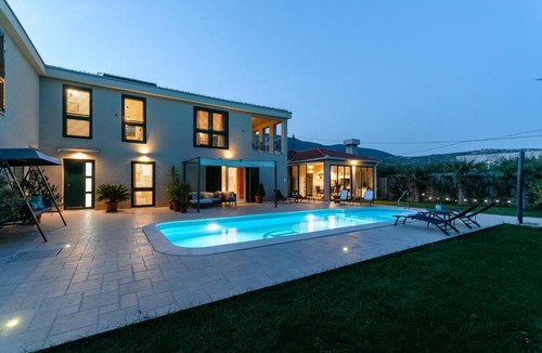 Plano Villa | Villa Marta Luxury House with Heated Pool