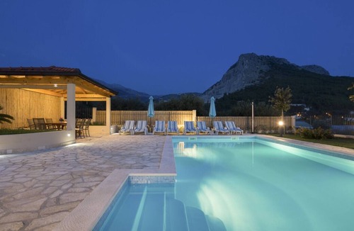 Zrnovnica Villa | Villa Marzanna - Three Bedroom Villa, Sleeps 6