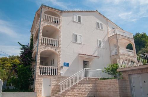 Arbanija Apartment | VILLA MIA TROGIR